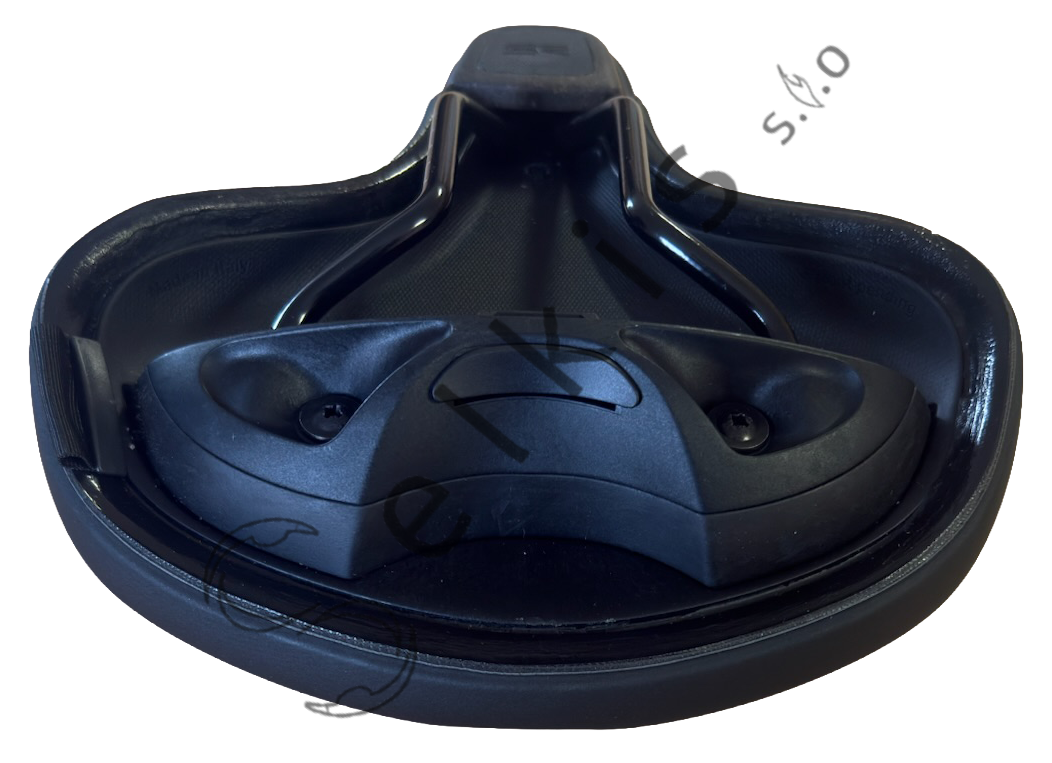 Saddle Selle Royal Explora, cover: black, logo: with SR logo, rail type: standard saddle rail type (7×7), rail colour: dark grey OXE + black scale, rail mounting: none, note: black label
