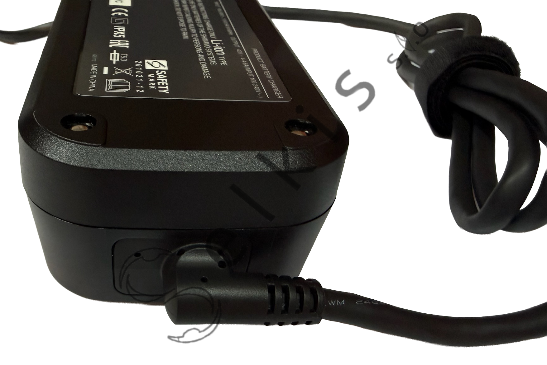 Battery charger (4A) Shimano EC-E8004-1, built-in AC power cable for EU, without adapter (SM-BTE60)